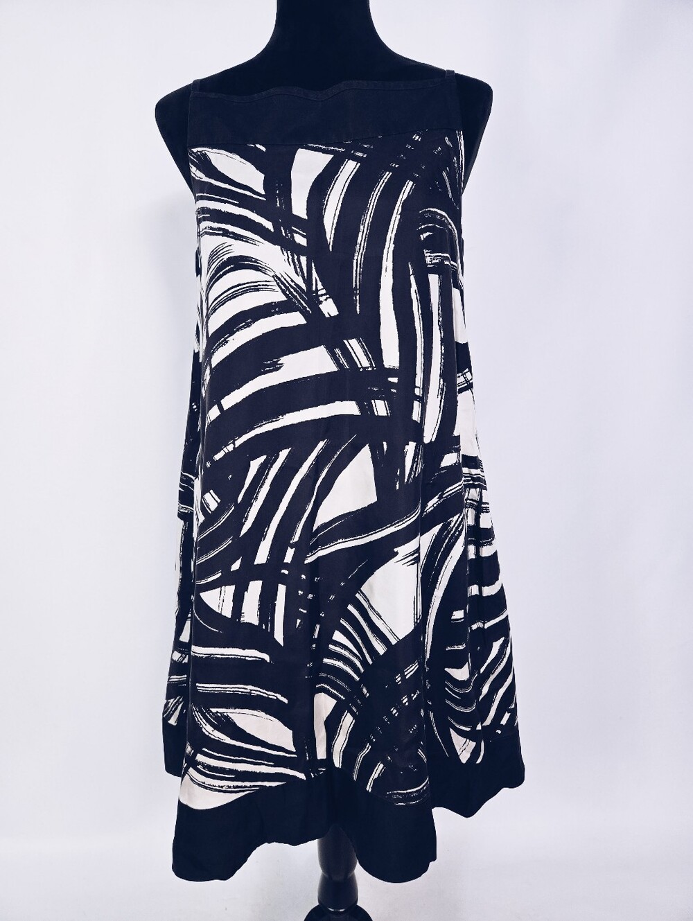 Abstract Dress - Picture 4 of 8